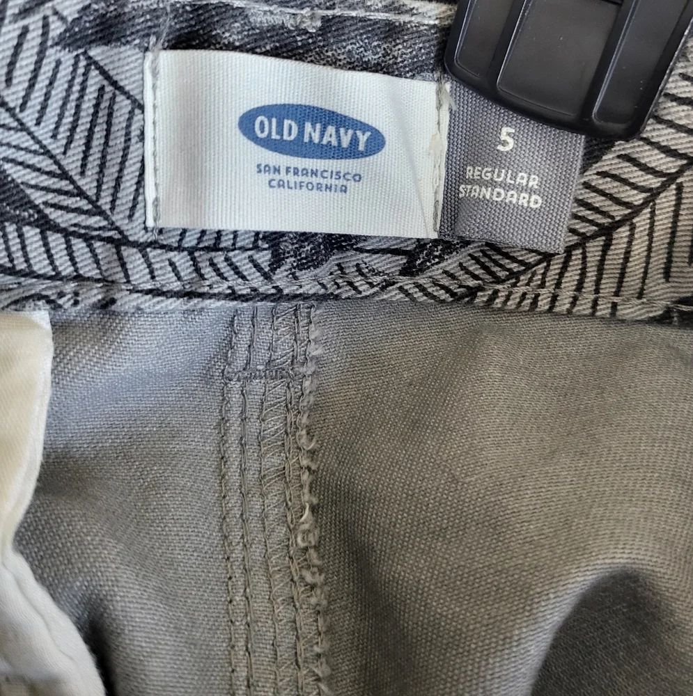 Old Navy Boys Preppy‎ Gray Black Tropical Print Belted Chino Shorts Sz 5 New